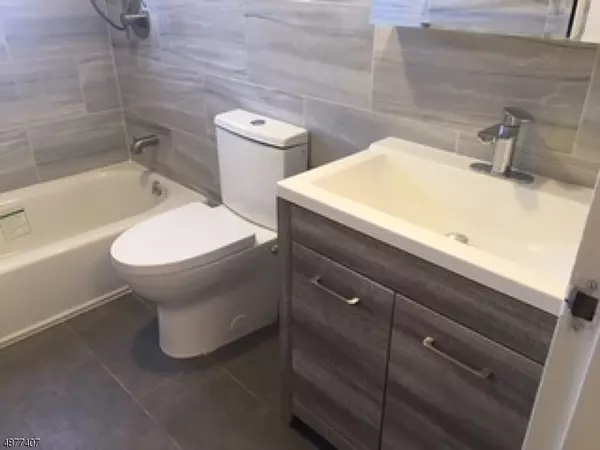 50 DEANNA DR APT 135 #135, Hillsborough Twp., NJ 08844