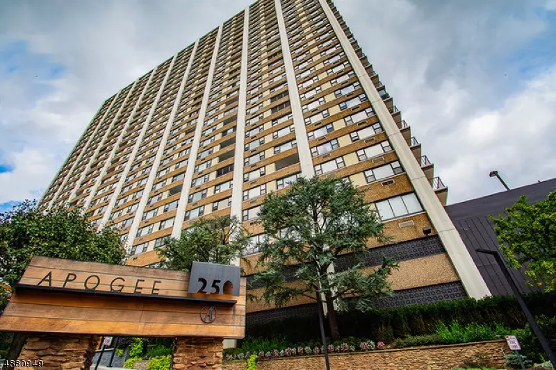 250 GORGE RD-Unit 27D #27D, Cliffside Park Boro, NJ 07010
