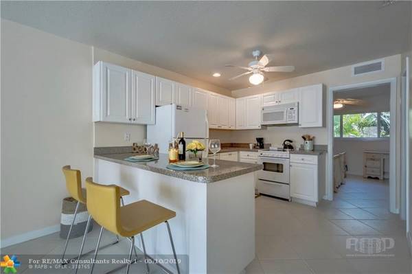 Lauderdale By The Sea, FL 33308,4630 Poinciana St  #2J