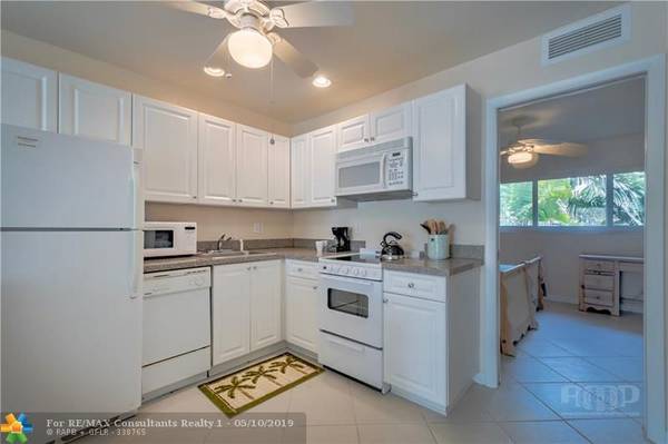 Lauderdale By The Sea, FL 33308,4630 Poinciana St  #2J