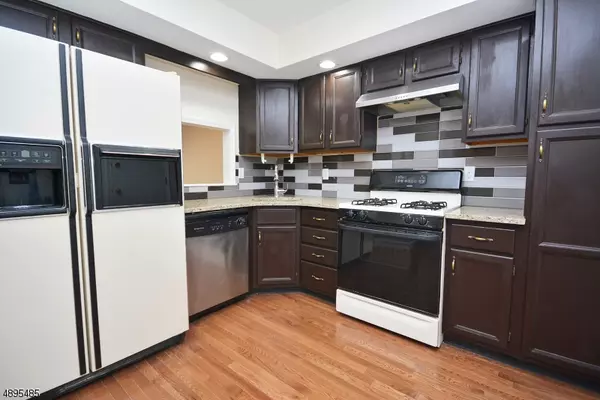 24 MANOR DR, Hillsborough Twp., NJ 08844