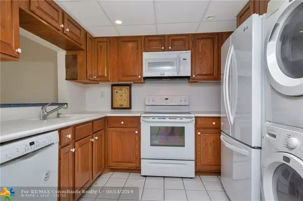 Lauderdale By The Sea, FL 33308,5555 N Ocean Blvd  #28