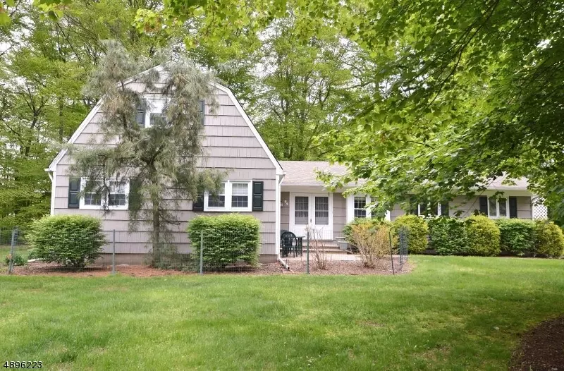 64 PHYLDAN RD, East Hanover Twp., NJ 07936