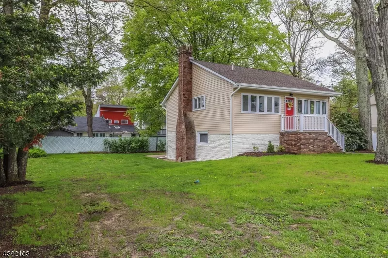 216 WINDSOR AVE, Hopatcong Boro, NJ 07843