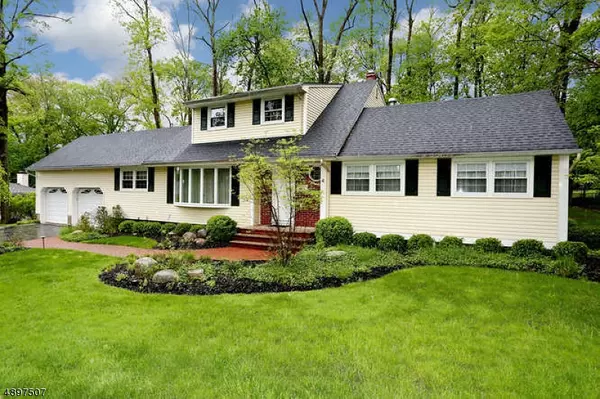 4 BONA CT, Park Ridge Boro, NJ 07656