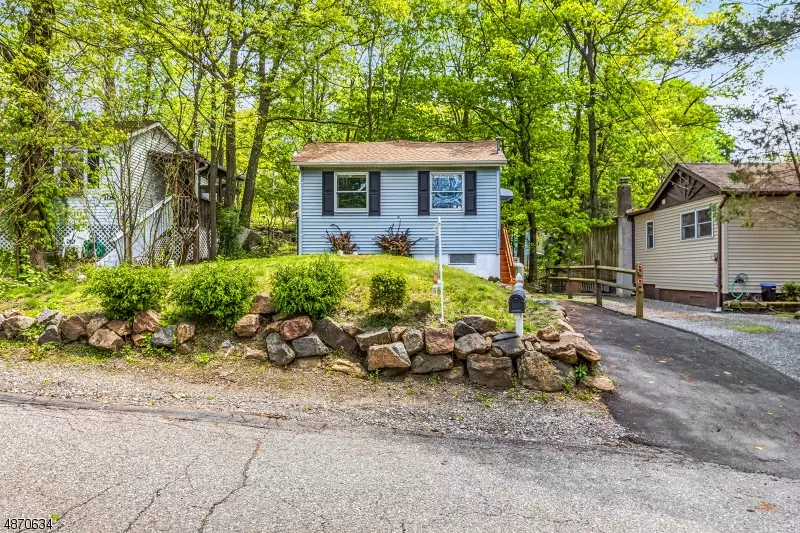 107 VERMONT TRL, Hopatcong Boro, NJ 07843