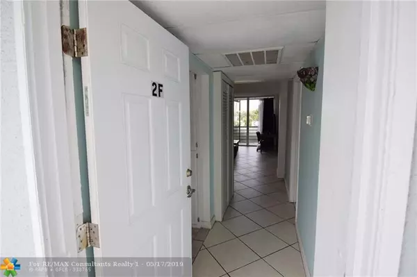 Oakland Park, FL 33309,119 Royal Park Dr  #2F