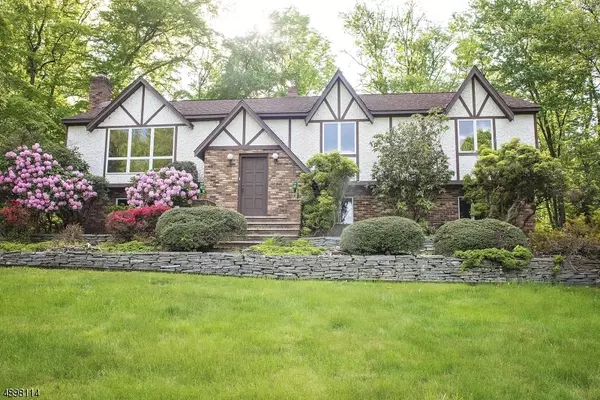 8 WHITE OAK LN, Montville Twp., NJ 07045