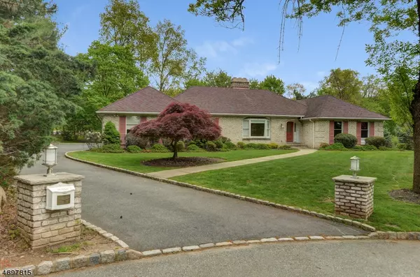 34 THACKERAY DR, Roseland Boro, NJ 07068