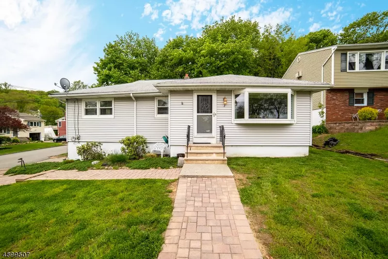 2 PORTSIDE RD, Hopatcong Boro, NJ 07843