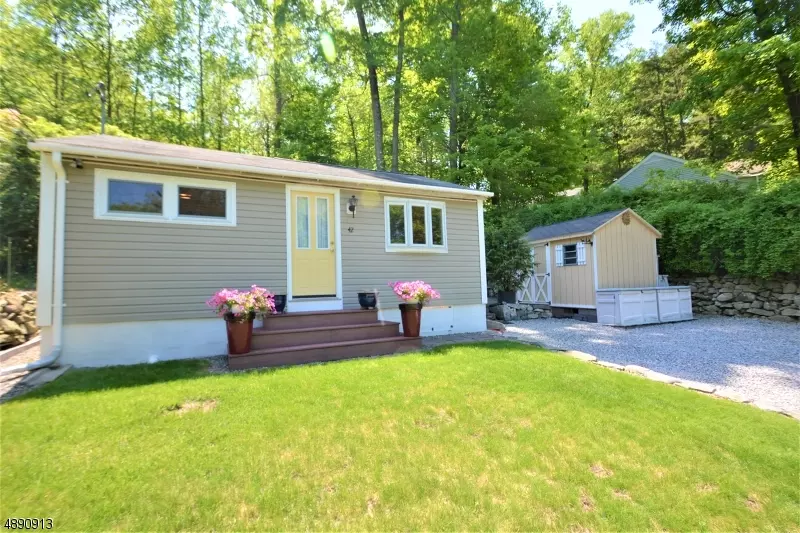 42 WINONA TRL, Jefferson Twp., NJ 07849