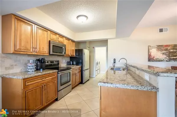 Deerfield Beach, FL 33442,3066 Lake Shore Dr  #2