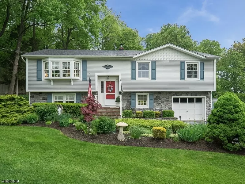 9 HOLDERNESS DR, Vernon Twp., NJ 07462