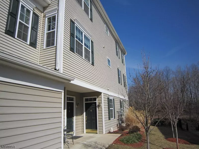 77 SWING BRIDGE LN, South Bound Brook Boro, NJ 08880