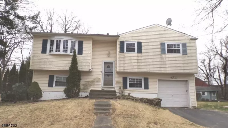 64 LAWRENCE DR, Hackettstown Town, NJ 07840