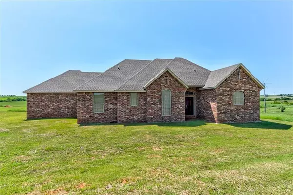 952 County Street 2810, Minco, OK 73059