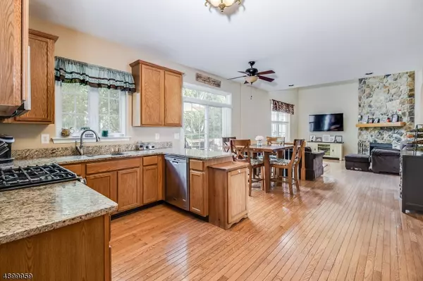 Lopatcong Twp., NJ 08865,306 STONEHENGE DR