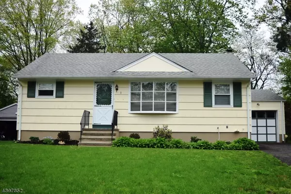 8 MORTON PL, Oakland Boro, NJ 07436