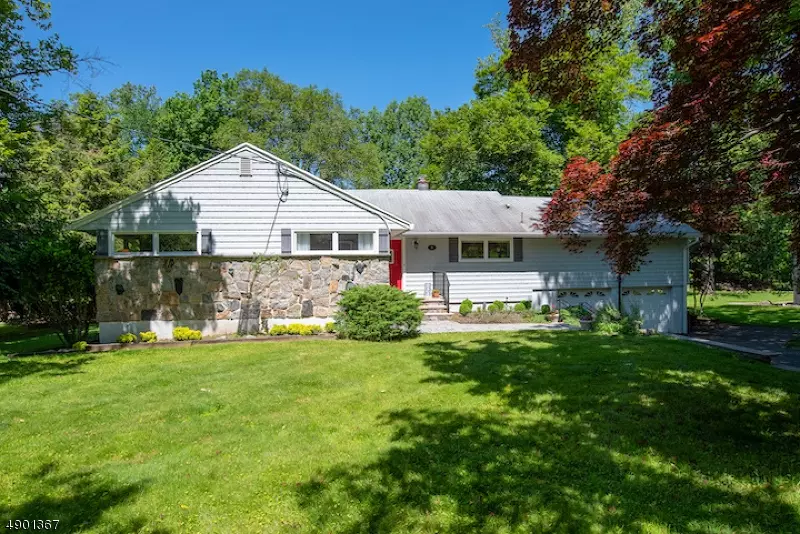 19 E HAMILTON DR, North Caldwell Boro, NJ 07006