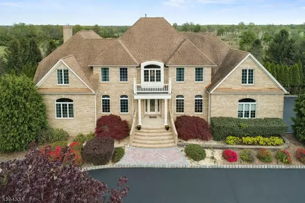 12 HORSESHOE DR, Hillsborough Twp., NJ 08844