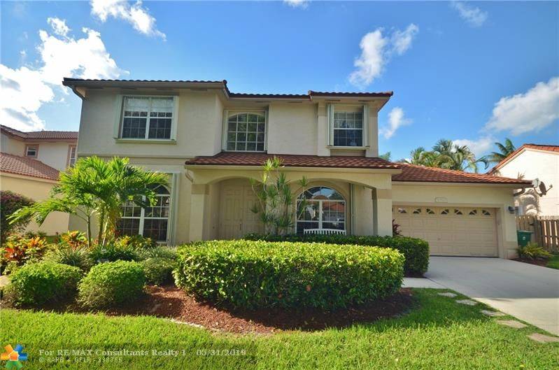 10815 Richmond Pl, Hollywood, FL 33026