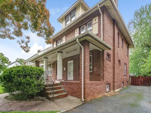 15 WOODLAND AVE, East Orange City, NJ 07017