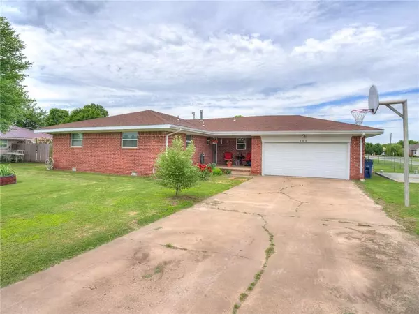 405 W Division Streets, Union City, OK 73090