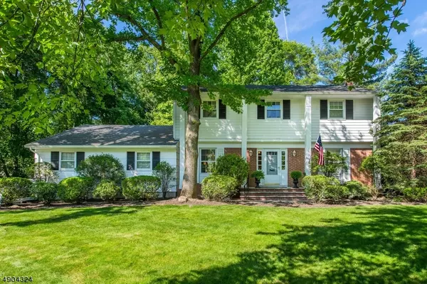9 BEECHTREE RD, Roseland Boro, NJ 07068
