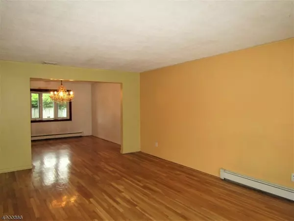 Bergenfield Boro, NJ 07621,56 CAMPEAU PL