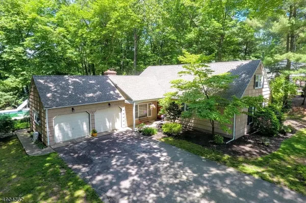 7 COMMANCHE TRL, Oakland Boro, NJ 07436