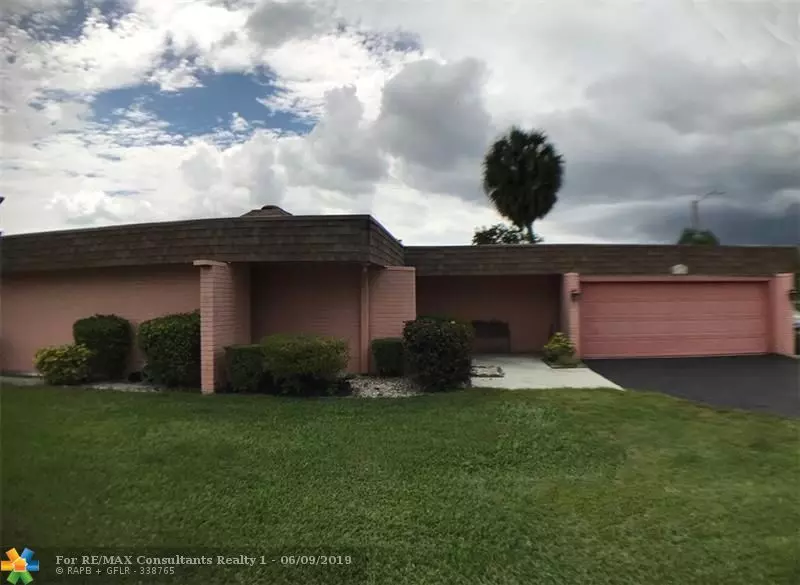 5724 S Bayberry Ln, Tamarac, FL 33319