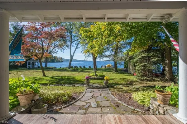 26 MYRTLE AVE, Greenwood Lake, NJ 10925