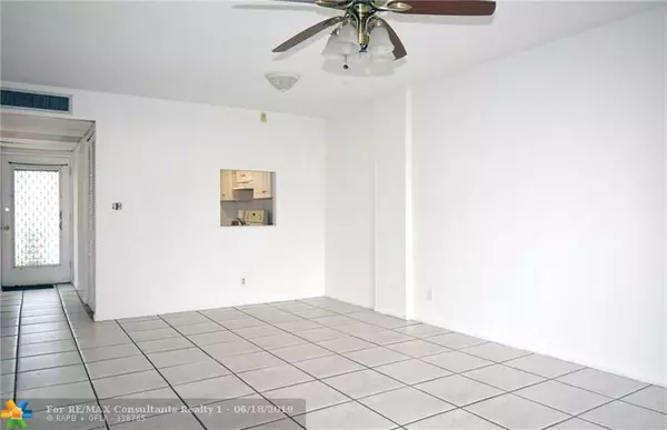 Oakland Park, FL 33309,118 Royal Park Dr  #1F