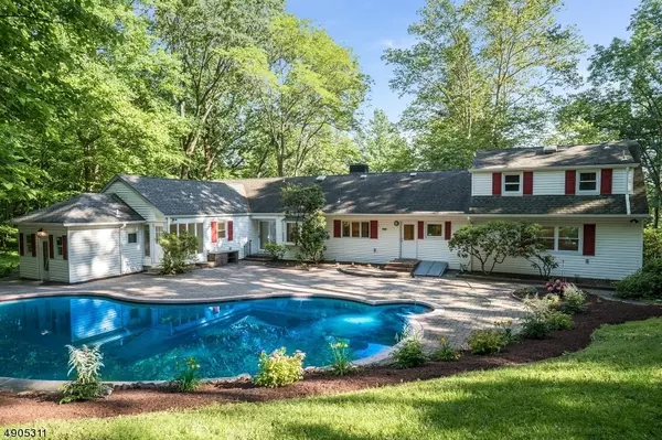 121 Round Top Road, Bernardsville Boro, NJ 07924