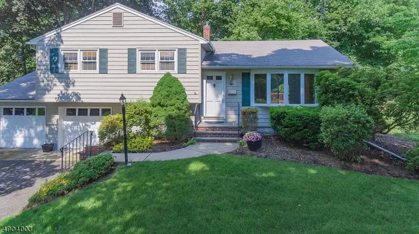 8 W PINE DR, Park Ridge Boro, NJ 07656