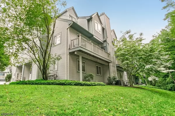 44 Garden Court, Roxbury Twp., NJ 07876