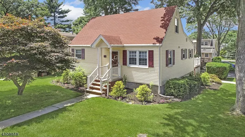 134 8TH AVE, Hawthorne Boro, NJ 07506
