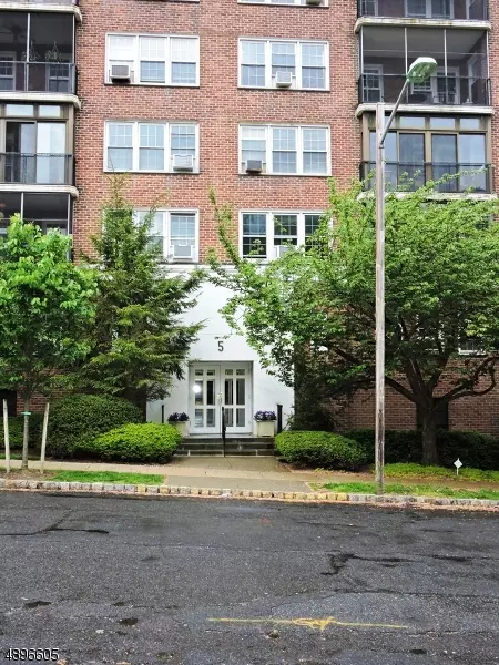 5 ROOSEVELT PL C002R #2R, Montclair Twp., NJ 07042