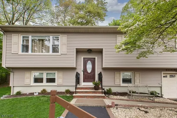 8 Mountain View Terrace, Byram Twp., NJ 07871