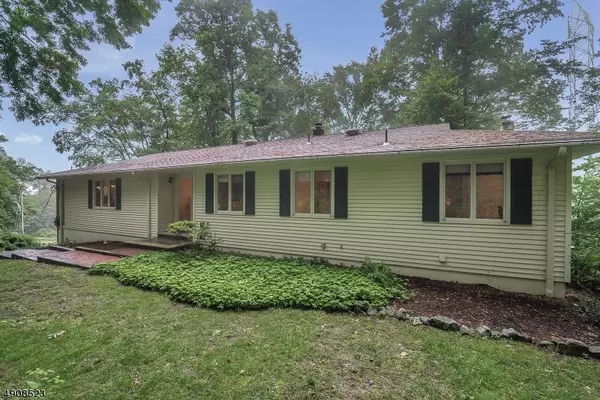 13 PARKWOOD RD, Roxbury Twp., NJ 07876
