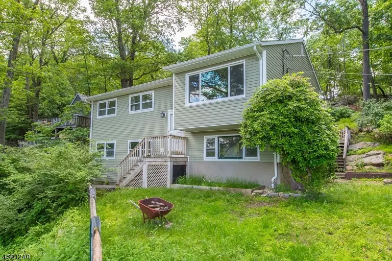 24 PAPOOSE TRL, Hopatcong Boro, NJ 07821