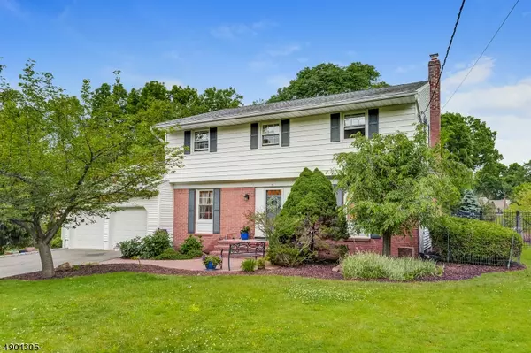 15 CEDAR LN, Roseland Boro, NJ 07068