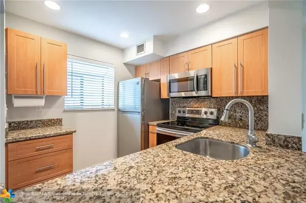 2709 S Oakland Forest Dr  #201, Oakland Park, FL 33309