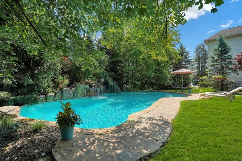 32 CARRIAGE WAY, Bernards Twp., NJ 07920