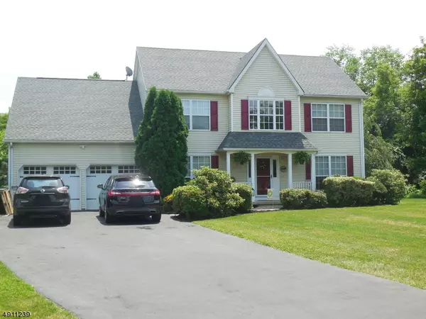 2 TROTWOOD Ct., Franklin Twp., NJ 07882