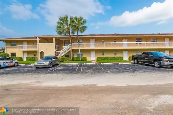 Coral Springs, FL 33071,923 Twin Lakes Dr  #923