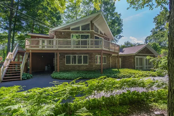 5 YANCY TER, West Milford Twp., NJ 07421