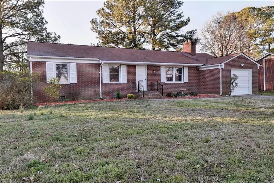 323 Pasture LN, Hampton, VA 23669