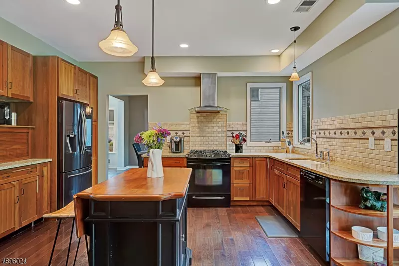14 HAVER FARM RD, Clinton Town, NJ 08809