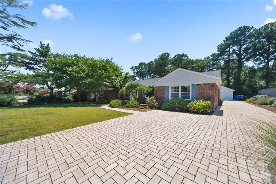 2125 W Admiral DR, Virginia Beach, VA 23451